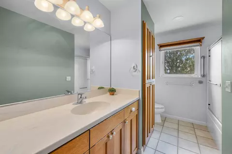 Bath - 63232 Peterman Ln, Bend, OR 97701 photo 3 of 4