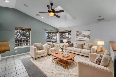 Living - 63232 Peterman Ln, Bend, OR 97701 photo 2 of 4