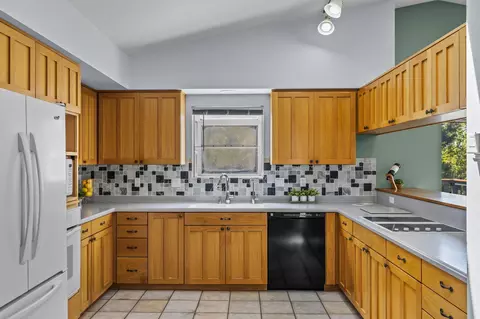 Kitchen - 63232 Peterman Ln, Bend, OR 97701 photo 1 of 1