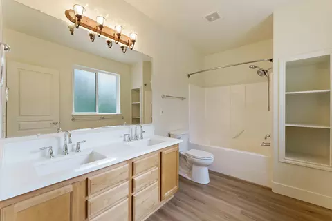 Bath - 19486 Brookside Way, Bend, OR 97702 photo 2 of 2