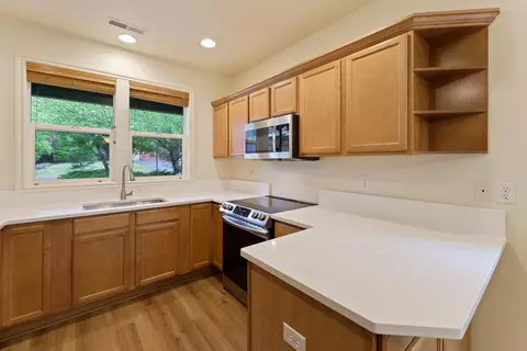 Kitchen - 19486 Brookside Way, Bend, OR 97702 photo 2 of 4
