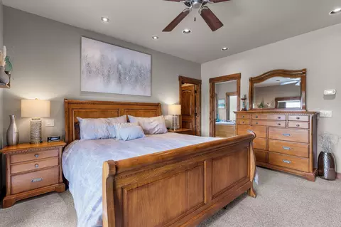 Bedroom - 21447 Belknap Dr, Bend, OR 97701 photo 1 of 4