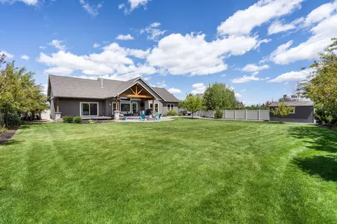 Exterior - 21447 Belknap Dr, Bend, OR 97701 photo 2 of 8