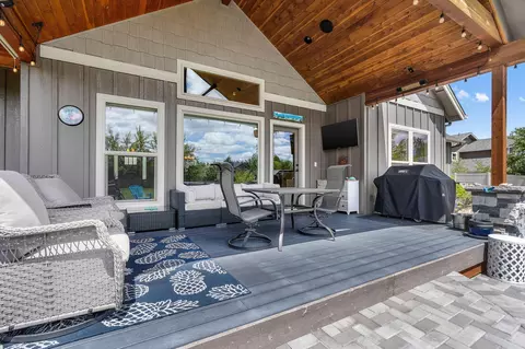 Exterior - 21447 Belknap Dr, Bend, OR 97701 photo 3 of 8