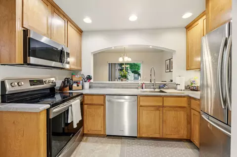 Kitchen - 353 Live Oak Loop, Central Point, OR 97502 photo 1 of 2