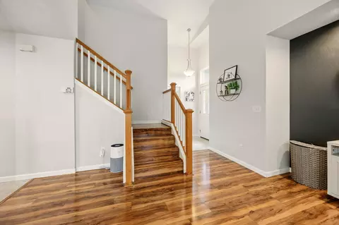 Entry Way - 353 Live Oak Loop, Central Point, OR 97502 photo 2 of 2