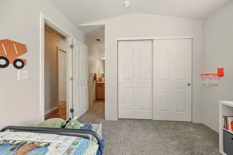 Bedroom - 353 Live Oak Loop, Central Point, OR 97502 photo 5 of 5