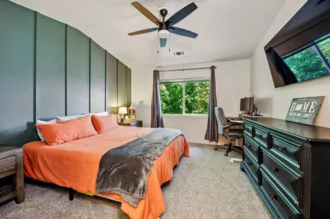 Bedroom - 353 Live Oak Loop, Central Point, OR 97502 photo 1 of 5