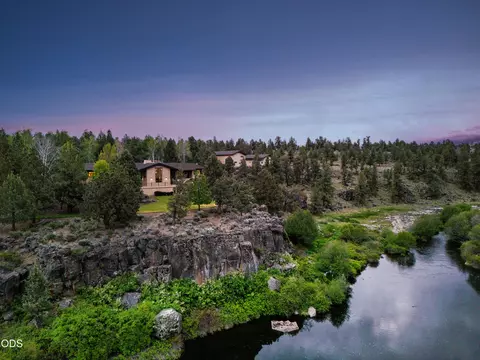 8050 NW Grubstake Way, Redmond, OR 97756