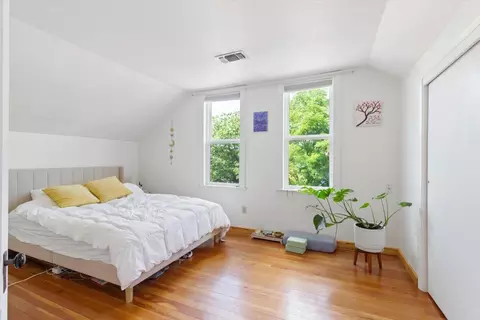 Bedroom - 581 E Main St, Ashland, OR 97520 photo 2 of 3