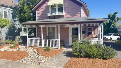 581 E Main St, Ashland, OR 97520