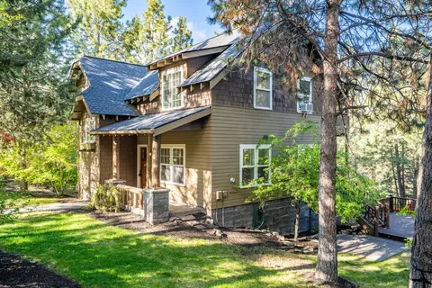 160 NW 17th St, Bend, OR 97703