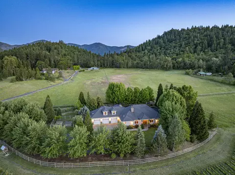 5719 Jerome Prairie Rd, Grants Pass, OR 97527
