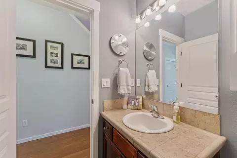 Bath - 21177 Ritz Pl, Bend, OR 97702 photo 1 of 4
