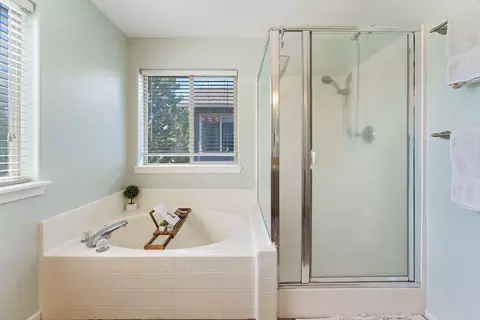 Bath - 21177 Ritz Pl, Bend, OR 97702 photo 3 of 4