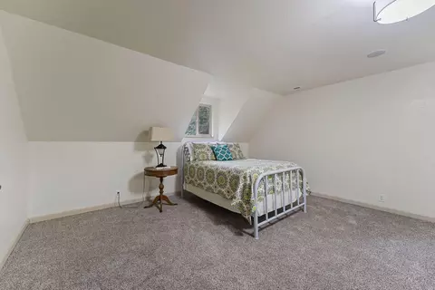 Bedroom - 4425 Evans Creek Rd, Rogue River, OR 97537 photo 4 of 5
