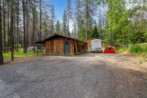 Exterior - 4425 Evans Creek Rd, Rogue River, OR 97537 photo 17 of 22