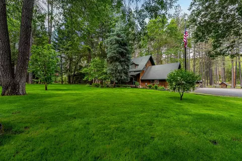 Exterior - 4425 Evans Creek Rd, Rogue River, OR 97537 photo 3 of 22