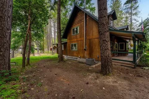 Exterior - 4425 Evans Creek Rd, Rogue River, OR 97537 photo 5 of 22