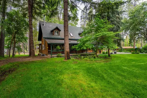 Exterior - 4425 Evans Creek Rd, Rogue River, OR 97537 photo 2 of 22