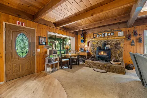 Entry Way - 4425 Evans Creek Rd, Rogue River, OR 97537 photo 1 of 3
