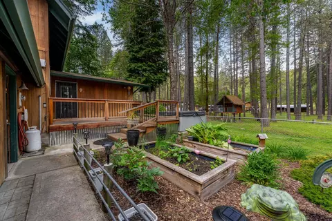 Exterior - 4425 Evans Creek Rd, Rogue River, OR 97537 photo 9 of 22