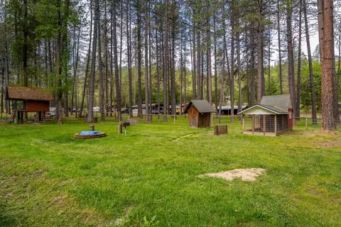 Exterior - 4425 Evans Creek Rd, Rogue River, OR 97537 photo 15 of 22