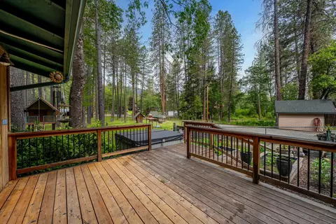 Exterior - 4425 Evans Creek Rd, Rogue River, OR 97537 photo 10 of 22