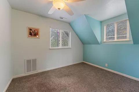 Bedroom - 4425 Evans Creek Rd, Rogue River, OR 97537 photo 5 of 5