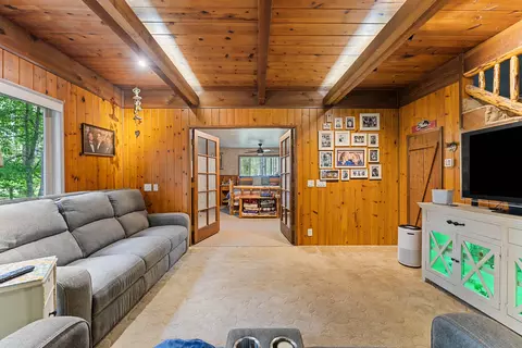 Living - 4425 Evans Creek Rd, Rogue River, OR 97537 photo 2 of 2