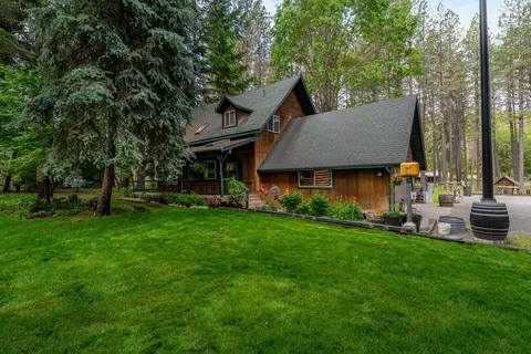 Exterior - 4425 Evans Creek Rd, Rogue River, OR 97537 photo 4 of 22