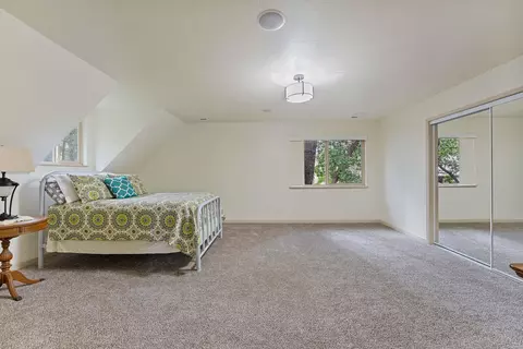 Bedroom - 4425 Evans Creek Rd, Rogue River, OR 97537 photo 3 of 5