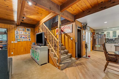 Entry Way - 4425 Evans Creek Rd, Rogue River, OR 97537 photo 2 of 3