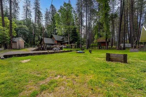 Exterior - 4425 Evans Creek Rd, Rogue River, OR 97537 photo 7 of 22