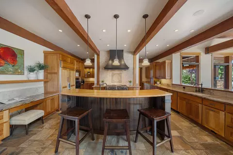 Kitchen - 18883 Sutherland Ct, Bend, OR 97702 photo 6 of 6