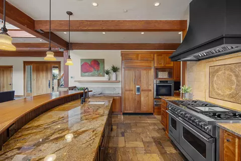 Kitchen - 18883 Sutherland Ct, Bend, OR 97702 photo 4 of 6