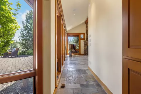 Entry Way - 18883 Sutherland Ct, Bend, OR 97702 photo 5 of 5
