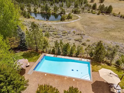 Exterior - 18883 Sutherland Ct, Bend, OR 97702 photo 8 of 23