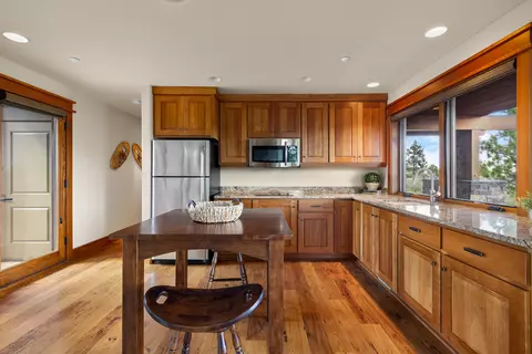 Kitchen - 18883 Sutherland Ct, Bend, OR 97702 photo 2 of 6