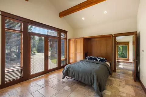 Bedroom - 18883 Sutherland Ct, Bend, OR 97702 photo 2 of 4