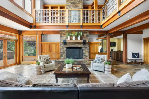 Living - 18883 Sutherland Ct, Bend, OR 97702 photo 1 of 6
