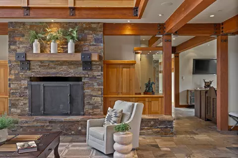Living - 18883 Sutherland Ct, Bend, OR 97702 photo 2 of 6