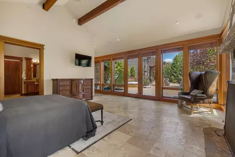 Bedroom - 18883 Sutherland Ct, Bend, OR 97702 photo 4 of 4