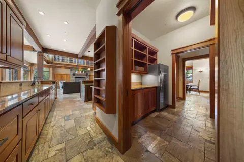 Entry Way - 18883 Sutherland Ct, Bend, OR 97702 photo 3 of 5