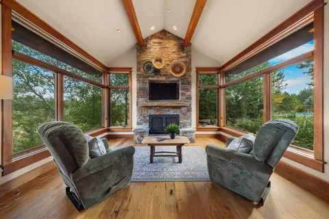 Living - 18883 Sutherland Ct, Bend, OR 97702 photo 4 of 6