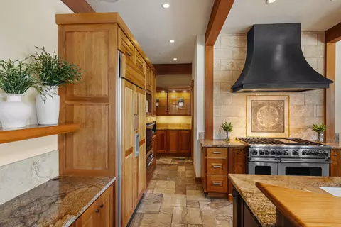 Kitchen - 18883 Sutherland Ct, Bend, OR 97702 photo 3 of 6