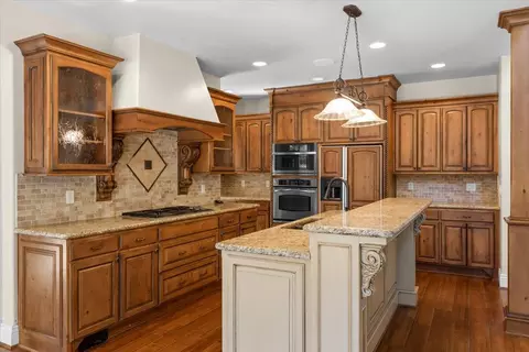 Kitchen - 888 Arrowhead Trl, Eagle Point, OR 97524 photo 2 of 4