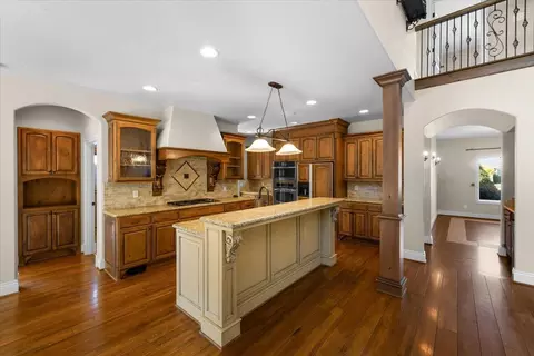 Kitchen - 888 Arrowhead Trl, Eagle Point, OR 97524 photo 1 of 4
