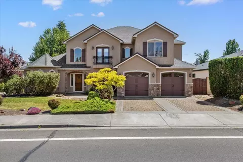 888 Arrowhead Trl, Eagle Point, OR 97524