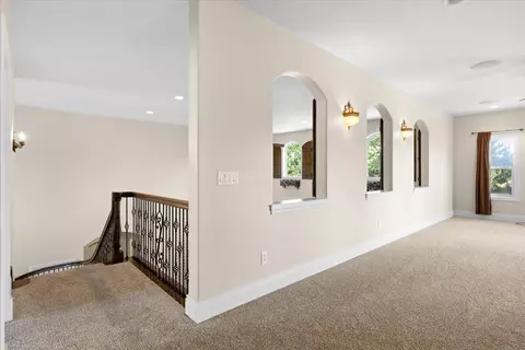 Entry Way - 888 Arrowhead Trl, Eagle Point, OR 97524 photo 2 of 2